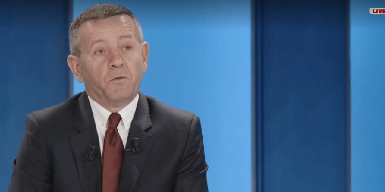 Edhe kjo ndodhë, Rrustem Mustafën e ftojnë pastaj ia anlojnë intervistimin Gjykata Speciale