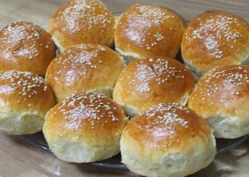 A keni provuar simite të buta, të ngrohta me susam, ja receta