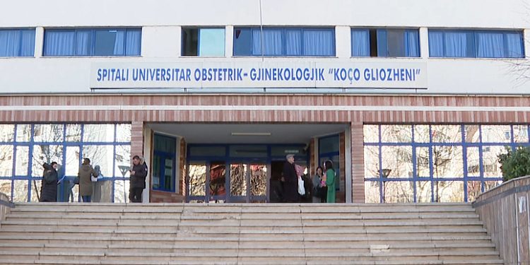 E dhimbshme, vdes foshnja e braktisur në një bodrum në Tiranë