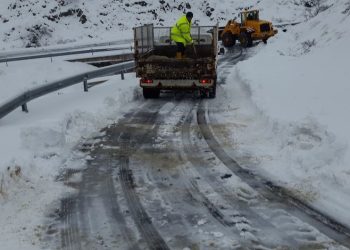 Borë e madhe në disa pjesë të Shqipërisë, bllokohen disa fshatra