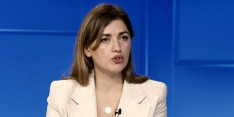 Haxhiu-Isufajt: Vetëm ai i di arsyet pse i ka hequr fletarrestin dikujt si Milan Radojçiq