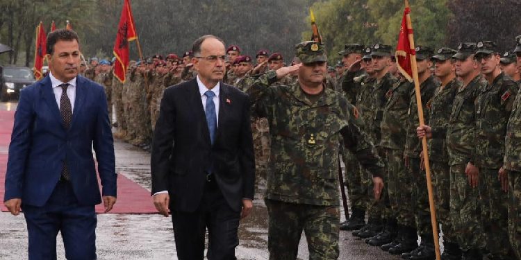 Begaj në 111 vjetorin e forcave të armatosura: Nderime për kontributin e efektivëve