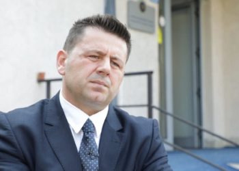 Deputeti i AAK-së me kritika për qeverinë: Jeni të padijshëm e populistë