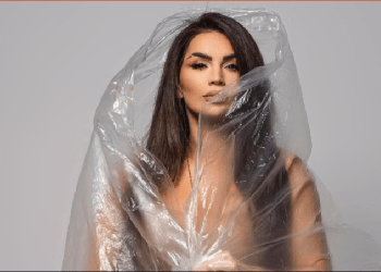 Pavarësisht problemeve teknike, Besa me zemrën në dorë emocionon në Festivalin e Këngës