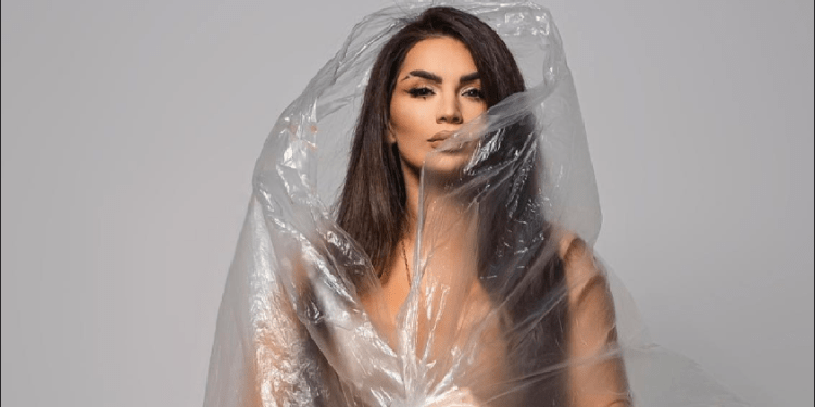 Pavarësisht problemeve teknike, Besa me zemrën në dorë emocionon në Festivalin e Këngës