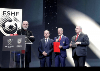 Trajneri i Kombëtares Sylvinho merr shtetësinë shqiptare