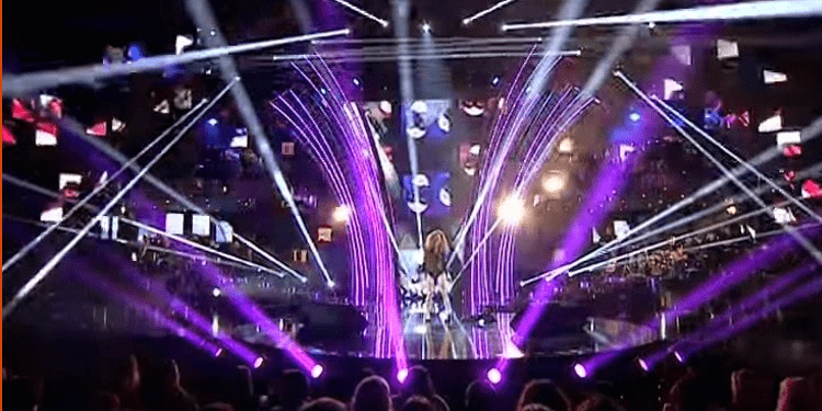 Djali i Violetë Kukaj me dedikim të veçantë në Festivalin e Këngës në RTSH