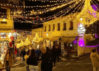 Gjirokastra me pamje festive me rastin e Krishtlindjes