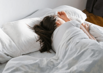 Gjumi do t’ju zërë për 60 sekonda nëse e provoni këtë truk!