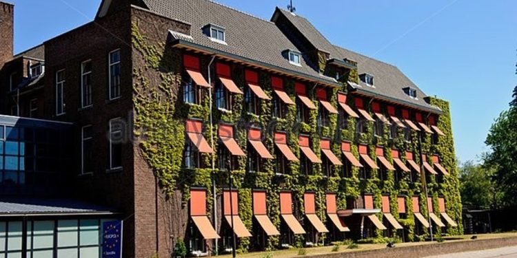 Ka vendim që të lejohen telefonatat, mbrojtja e Veselit e Thaçit thanë se kërkesat e tyre janë refuzuar