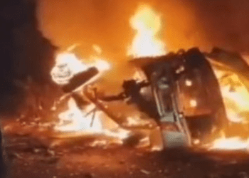 Humbin jetën 13 persona në Indi, si pasojë e përplasjes së një autobusi me një kamion