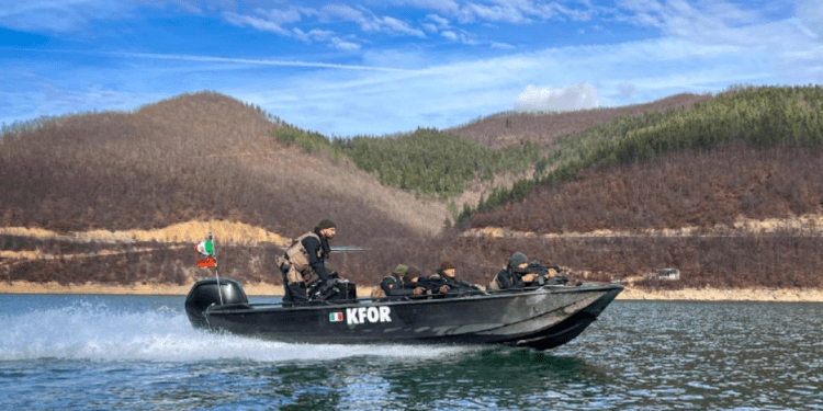 KFOR-i kryen stërvitje specifike në liqenin e Ujmanit