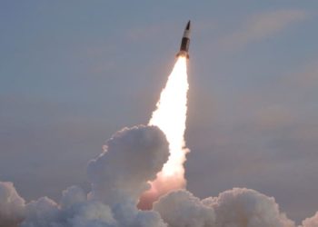 Koreja e Veriut teston sërish një raketë balistike