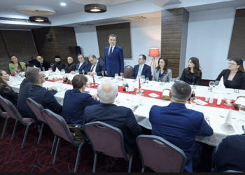 Kurti merr pjesë në Darkën Tradicionale të Krishtlindjes: Jam i gëzuar që ndodhem sonte këtu