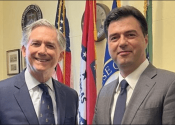 Basha dhe kongresmeni Hill takohen: PD ka prioritet mbështetjen për drejtësinë