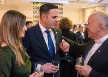 Abdixhiku uron Krishtlindjet: Uroj që kjo festë të gjej vendin tonë në harmoni