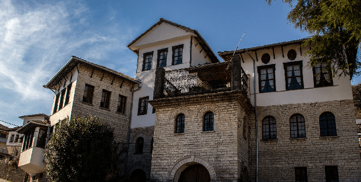 Muzeu etnografik atraksion me identitet të dyfishtë, ndër më të vizituarit në Gjirokastër
