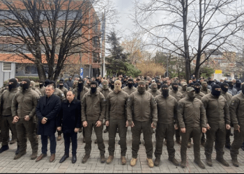 Njësia Speciale Intervenuese dhe Sindikata e Policisë protestojnë para qeverisë