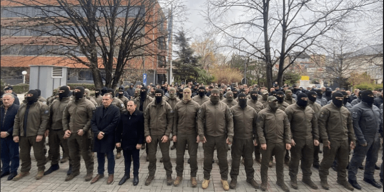 Njësia Speciale Intervenuese dhe Sindikata e Policisë protestojnë para qeverisë