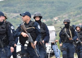 Nënshkruhet tenderi 263 mijë euro për këpucat standarde të policisë