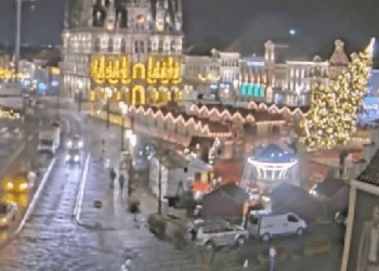 Një i vdekur e disa të plagosur në Belgjikë, pema e Krishtlindjeve bie mbi njerëzit