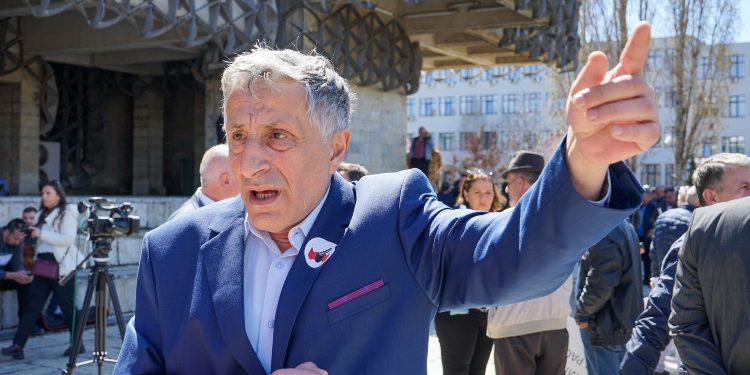 Jasharaj qeveritarëve: Sa të jemi ne, mësimdhënësit nuk do të testohen