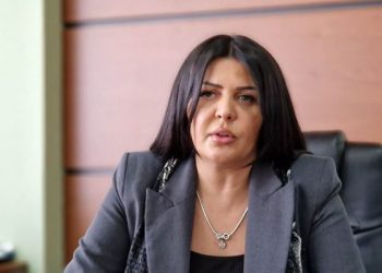 Largimi i 4 zyrtarëve shëndetësorë, Krasniqi: Qeveria Kurti “virusi” që rrezikon shëndetësinë