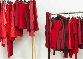 Palltoja e kuqe, ideale për festat e fundvitit