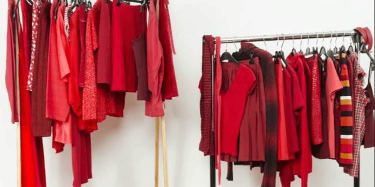 Palltoja e kuqe, ideale për festat e fundvitit