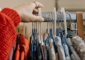 Disa veshje që mund t’iu ndihmojnë në këtë periudhë festash e takimesh