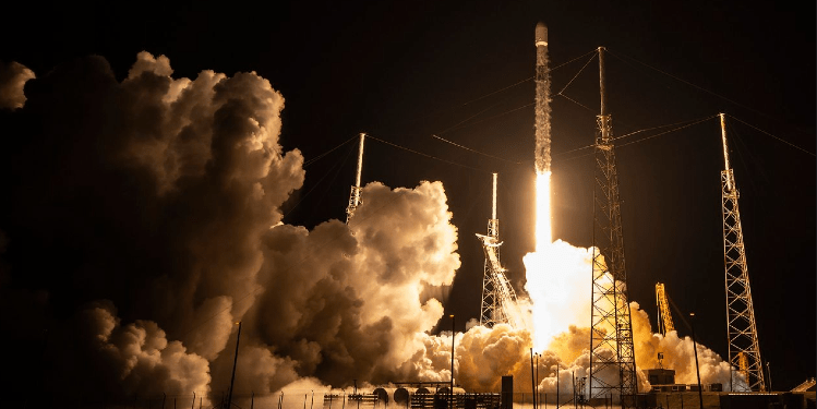 SpaceX lëshon 22 satelitësh Starlink në hapësirë