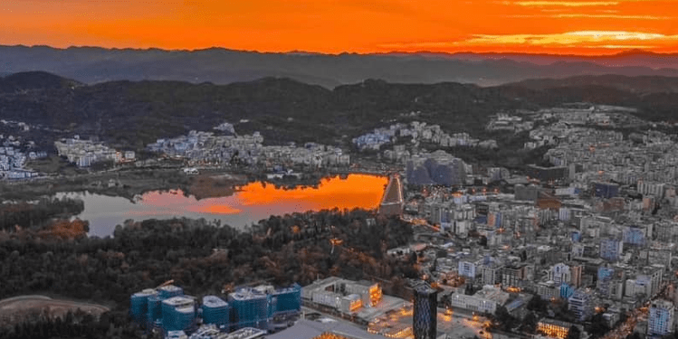 Tirana renditet si destinacion i preferuar për 2024 nga faqja e njohur “Huffpost”