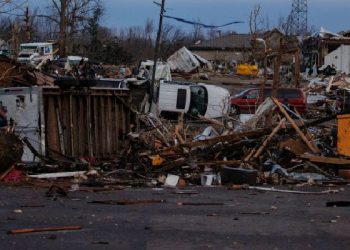 Tornado në SHBA, vdesin 6 persona, ndërtesat shndërrohen në rrënoja