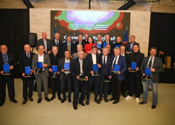 Osmani ndan Medalje Presidenciale sportistëve të vendit