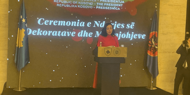 Osmani ndan medalje për personalitete nga sfera e kulturës, sportit e humanizmit