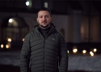 Ukraina feston Krishtlindjet në luftë, Zelenski: Ne lutemi për fundin e luftës