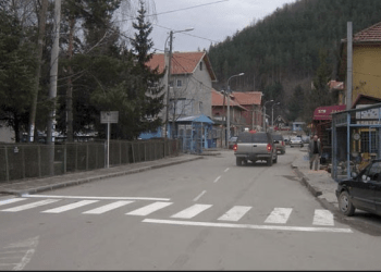 Përleshje me armë zjarri ndërmjet policisë dhe disa qytetarëve në Zubin Potok