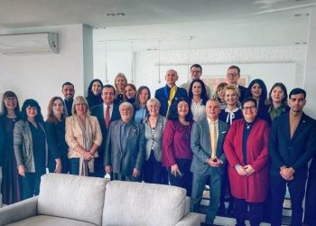 Kurti i takon gazetarët nga Ukraina e Afganistani që po strehohen në Kosovë