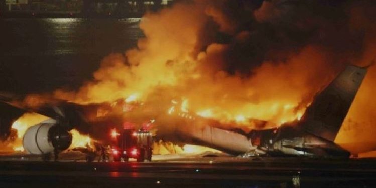 Ja si shpëtuan 400 pasagjerët dhe ekuipazhi i avionit në Tokio