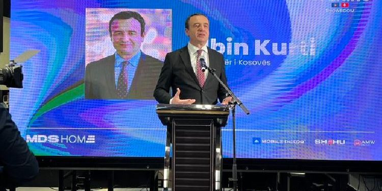 Kryeministri Kurti në ceremoninë e hapjes së ekspozitës së mobiljeve të Kosovës në Cyrih