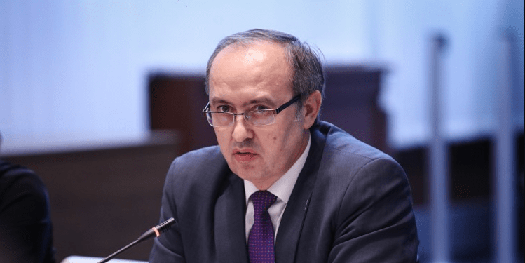 Hoti: Mbi 48% e familjeve deklaruan se pagesa e borxheve është barrë e rëndë financiare