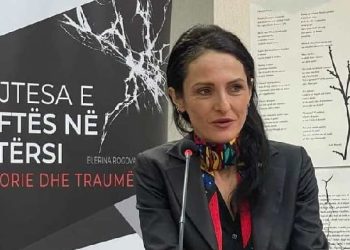 Në Gjakovë u promovua libri më i ri i poetes dhe studiueses Blerina Rogova-Gaxha