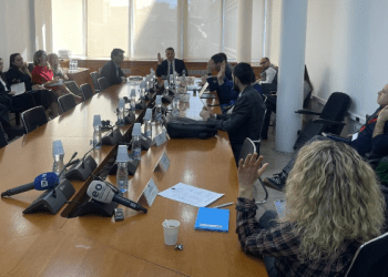 Miratohen marrëveshjet ndërkombëtare për ujërat dhe për energji solare