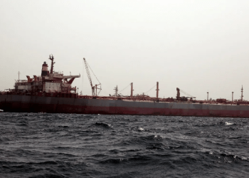 Tjetër incident, goditet me raketa një anije në Detin e Kuq