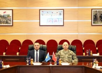 Maqedonci në takim me Komandantin e Forcave Turke, diskutojnë për programe trajnuse