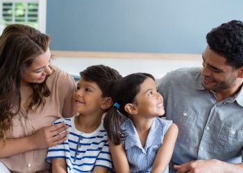 Kur fëmija tregon diçka dëgjojeni me kujdes, pasi më shumë pyet sesa tregon