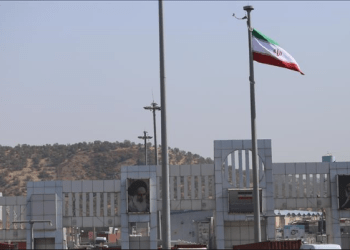 Irani mbyll kufijtë me 2 vende fqinje