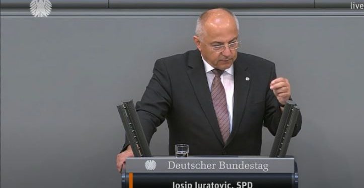 Deputeti Gjerman: BE duhet t’i rishikojë negociatat me Serbinë për anëtarësim