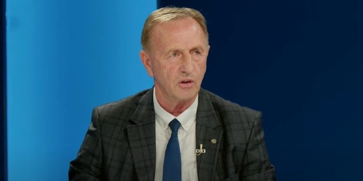Azemi: Punëtorët nuk i kemi trajtuar si njerëz, Qeveria ka sanksionuar sektorin privat