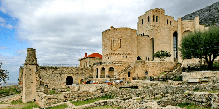 Monumentet kulturore mbushin arkën e shtetit, miliona lekë nga vizitorët